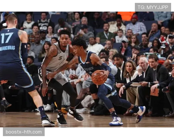 贾·莫兰特投篮选择变化拉开进攻空间提升得分效率